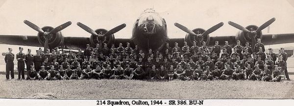 Photo_Album_4_214_squadron_in_front_of_SR386_Oulton_1944
