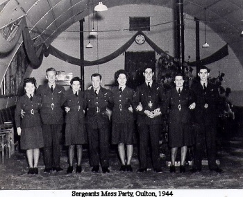 Photo_Album_4_Sergeants_Mess_Party_Oulton_1944