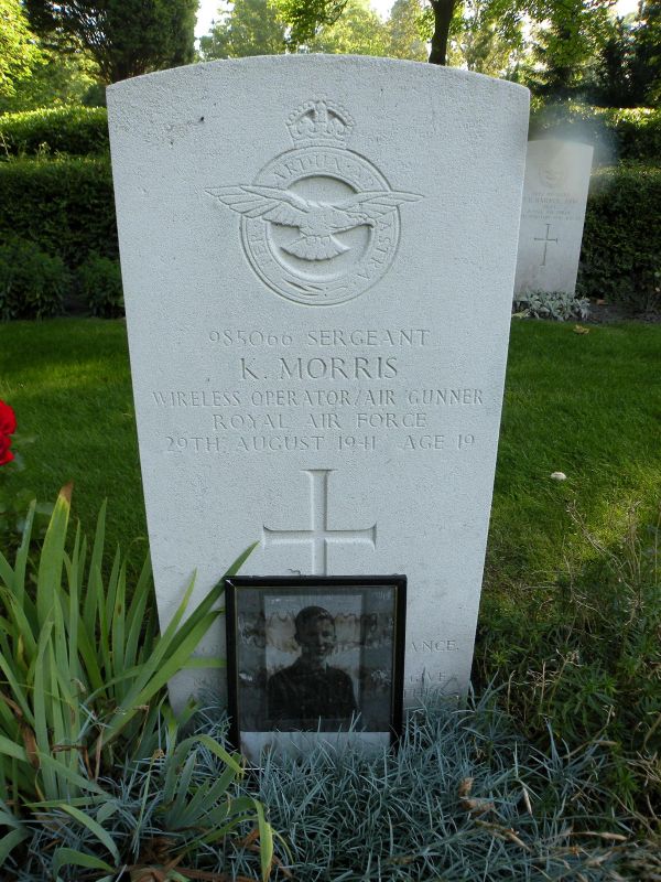 Morris_Kenneth_grave